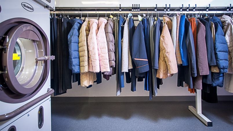 بهترین روش شستشو لکه قهوه، خشکشویی