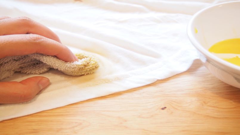 استفاده از آبلیمو برای لکه قهوه