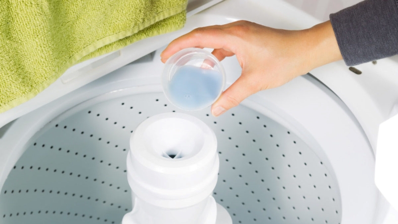 ریختن شوینده ماشین لباسشویی درب از بالا