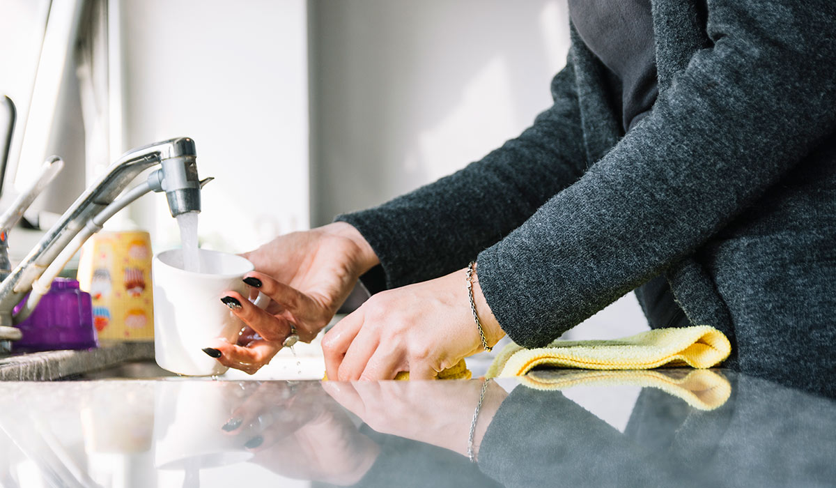 چهار مزیت نظافت منزل توسط متخصص خانم