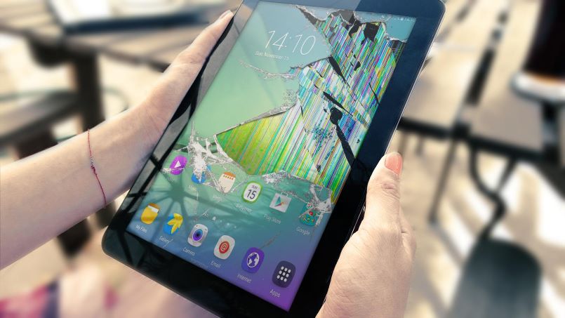 نشانه های شکستن ال سی دی گوشی