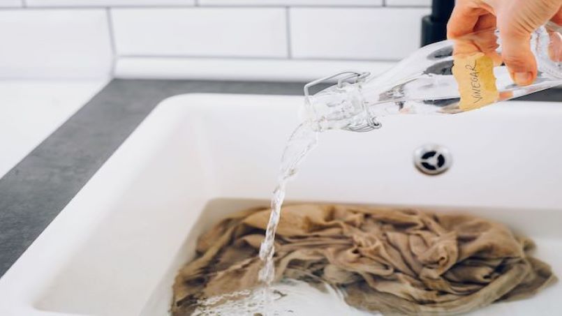 سرکه سفید برای از بین بردن بوی لباس بعد از شستشو