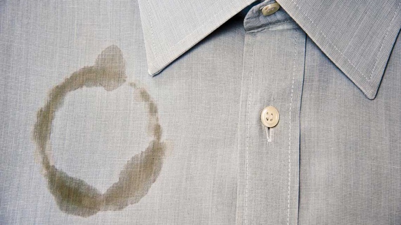 لکه خون روی لباس