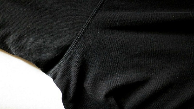 سفید شدن زیر بغل لباس مشکی