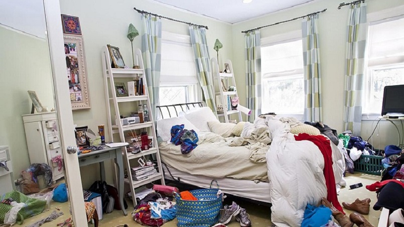 اتاق شلوغ و کثیف