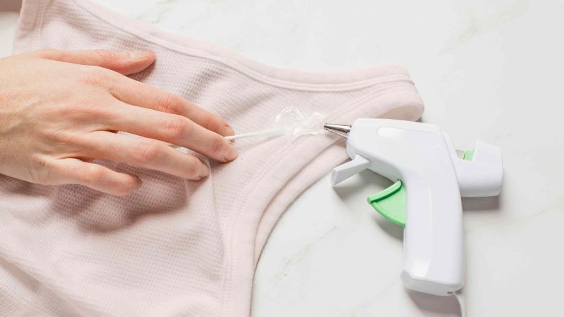 پاک کردن چسب حرارتی از روی لباس