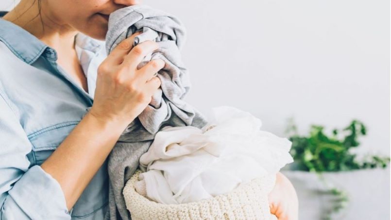 از بین بردن بوی بد لباس ها