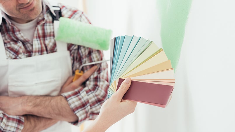 رنگ یا کاغذ دیواری